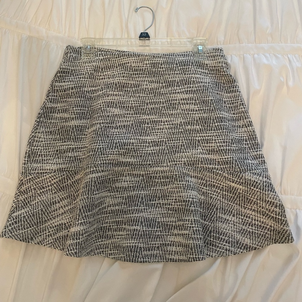 Loft petite black and white midi ruffled skirt